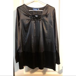 Simply Vera satiny gray & black blouse